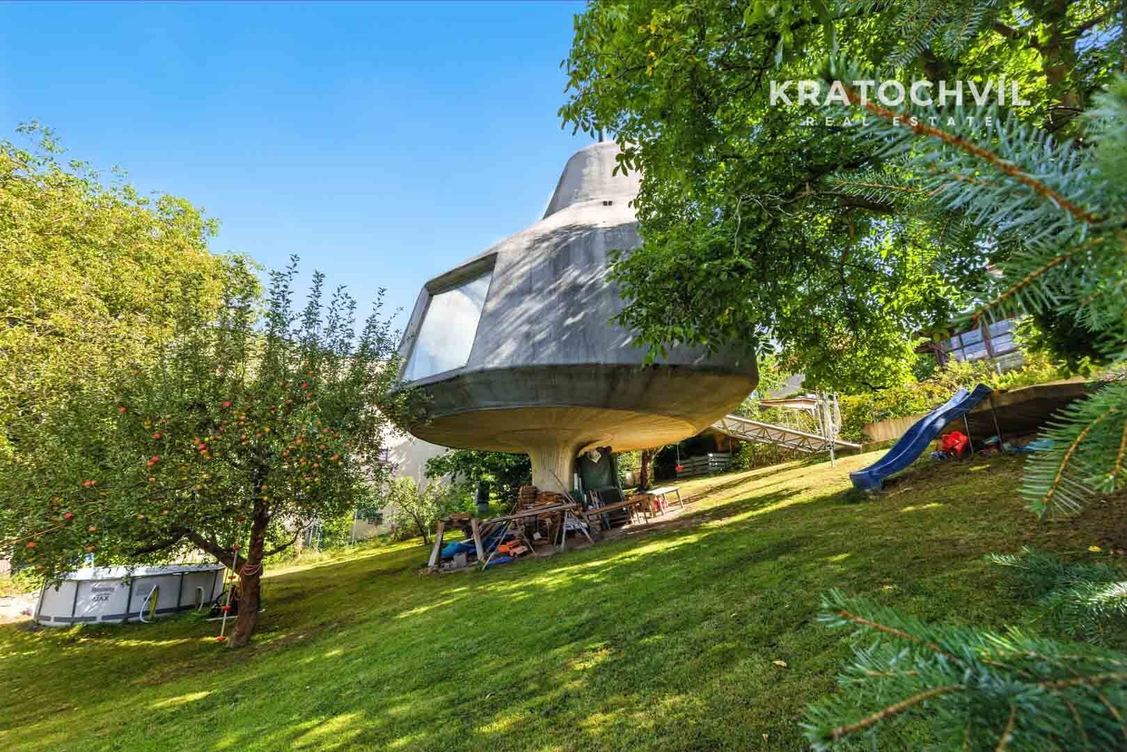 Prodej jedinečného domu v sadu 3+kk, 83m2, Kyje – Praha 14