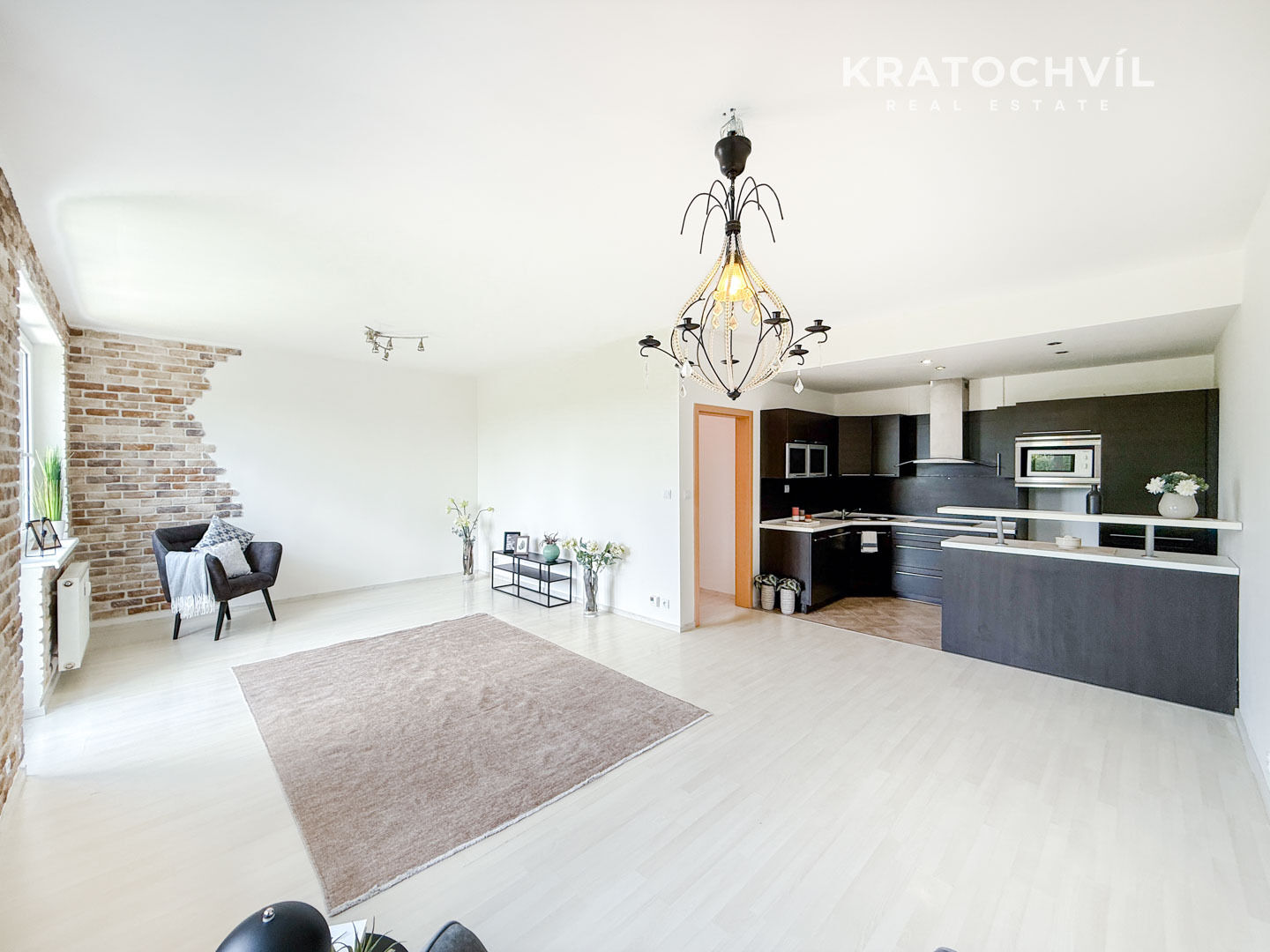Prodej světlého bytu 3+kk, 61m2 + balkon 5 m2 – Vestec u Prahy (Praha-západ)