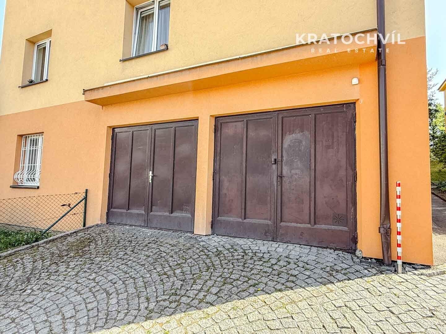 Prodej garáže (1/2 podíl na dvougaráži 28,2 m²) – Praha 5, Smíchov, U Mrázovky