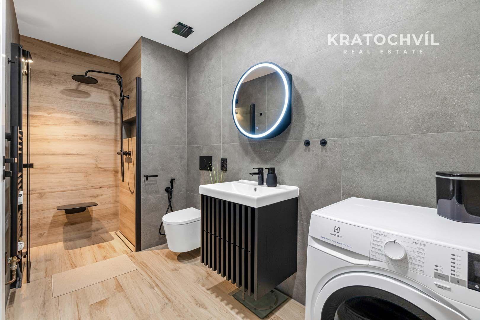 2+kk/L, 46 m2 – Vestec u Prahy, ul. U Strouhy, po kompl. rekonstrukci, park. stání