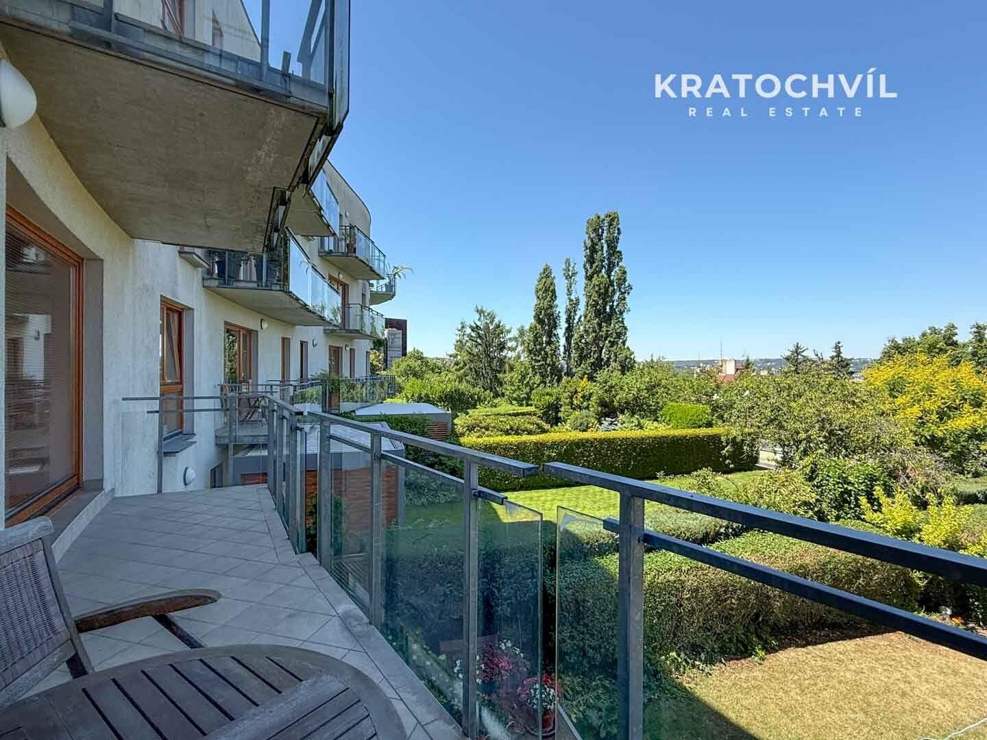 Pronájem prostorného bytu 3+kk s terasou a výhledy do zeleně | Praha 4 – Podolí