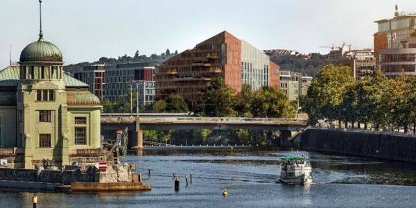 Dvacet let staré kanceláře musí obstát vedle novostaveb. Danube House sází na moderní technologie