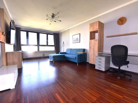 Pronájem krásného bytu 2+kk s lodžií, komorou a garáž. stáním, 61 m2, ul. Jeremiášova, P5 - Stodůlky