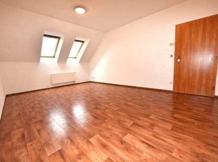 Krásný velký byt 2+1/parkovací stání, 77 m2, ul. U Dráhy, obec Chýně