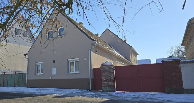 Brocno - prodej RD, stodola, garáž