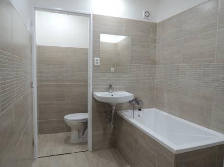 Byt 2+kk v klidném domě, 41 m2, téměř v centru města.